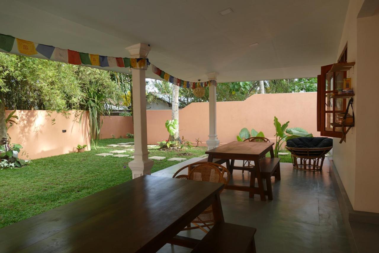 Barefoot Backpackers Hostel Zuid-Dikwella Buitenkant foto
